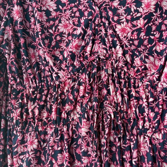 Long sleeve blouse With V neckline in black with pink floral design throughout - Picture 4 of 7